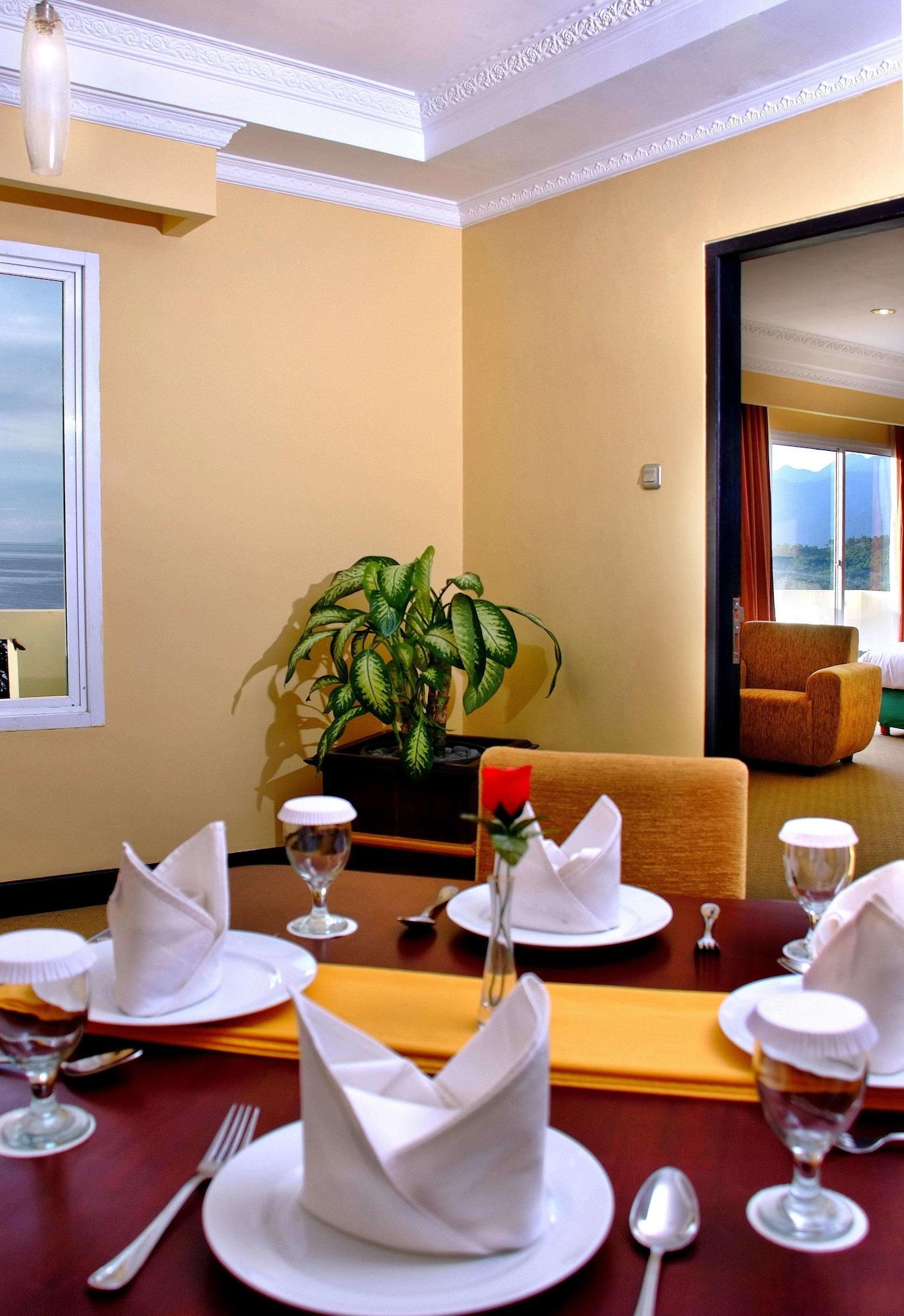Aston Niu Manokwari Hotel & Conference Center Exterior foto