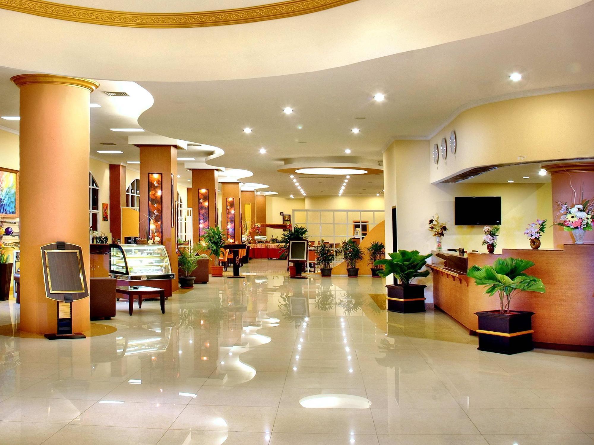 Aston Niu Manokwari Hotel & Conference Center Exterior foto