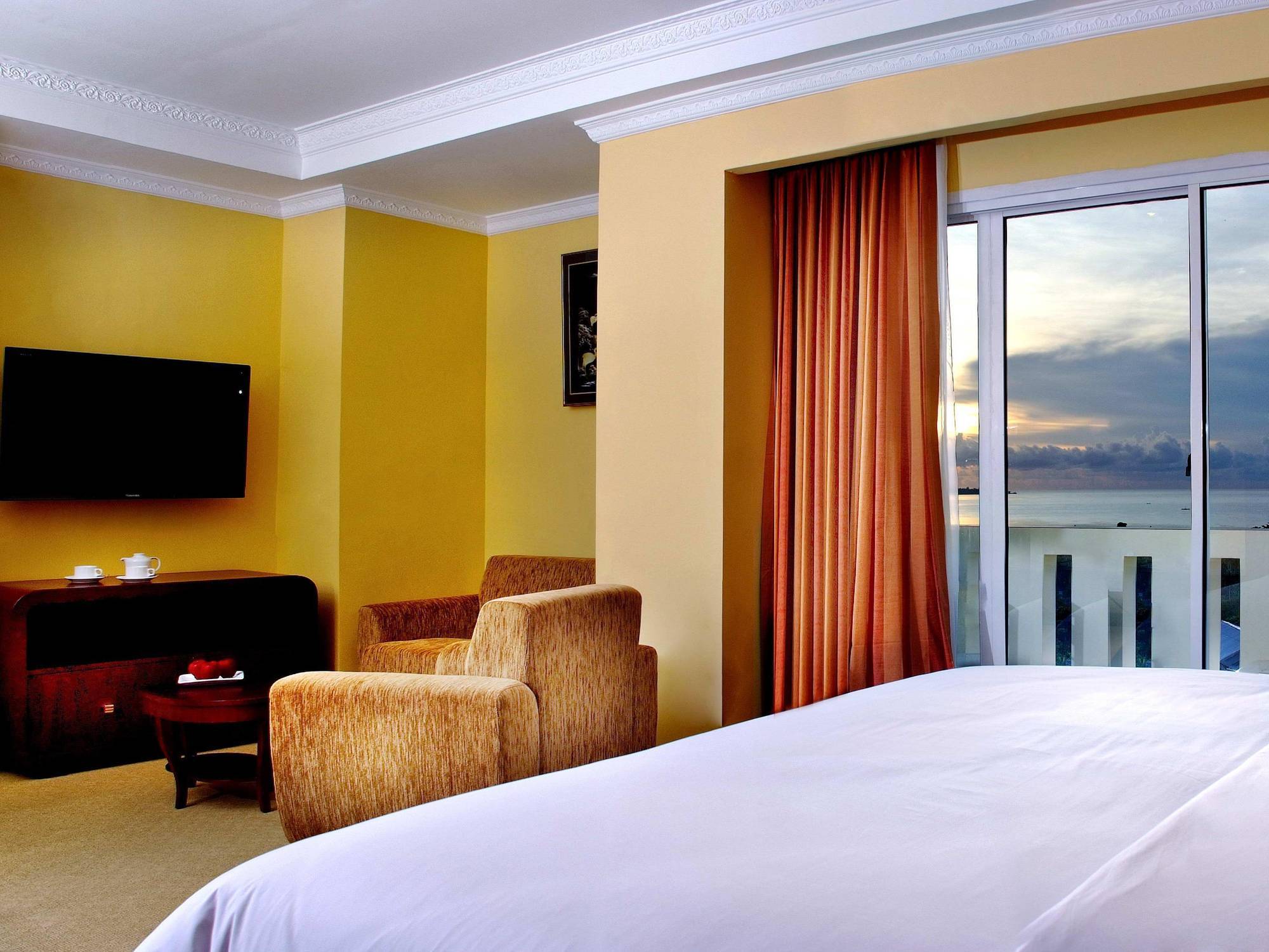 Aston Niu Manokwari Hotel & Conference Center Exterior foto